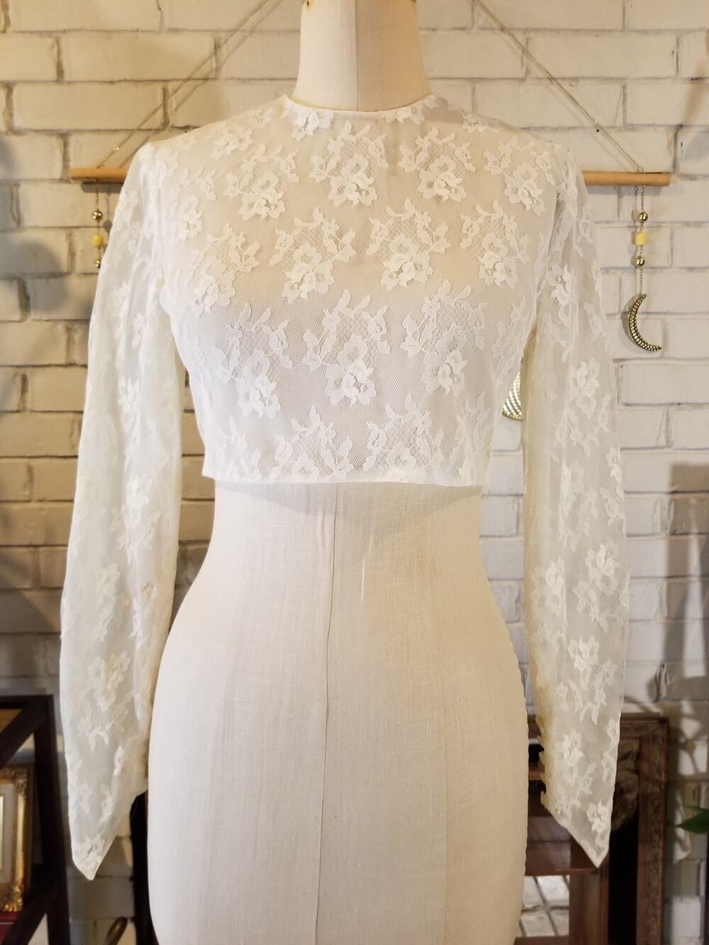 Vintage 1950s White Lace Bridal Topper Jacket Pearl Buttons Pointed Wrist S